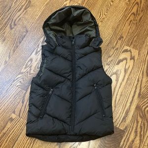 Zara boys puffer best black with hunter green lining size 6/7